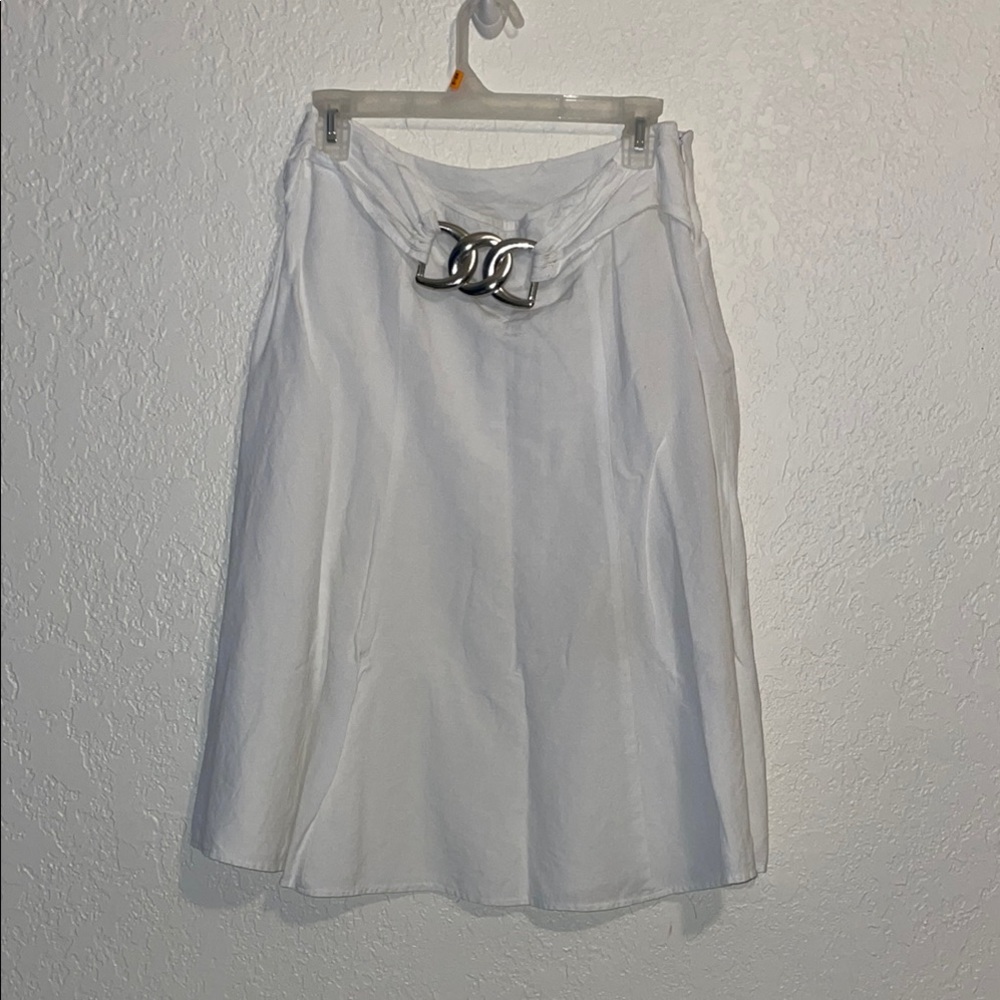 Elegant White Skirt with Silver Buckle